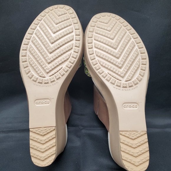 CROCS Leigh II graphic wedge women's sandals size 7 - Picture 6 of 7